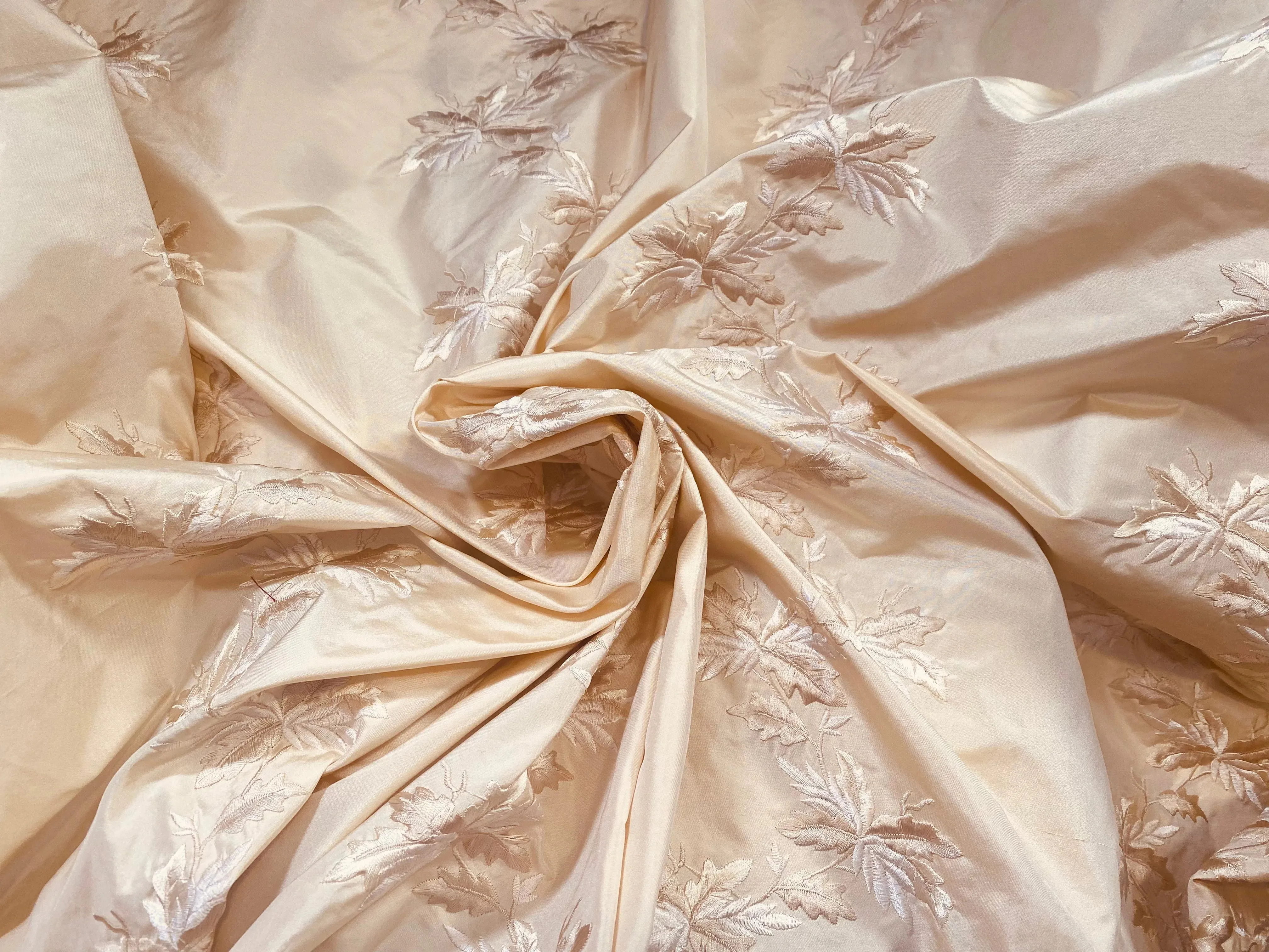 Fat Quarter: Queen Lafayette Novelty Couture 100% Silk Taffeta Embroidered Leaf Motif Fabric Cream