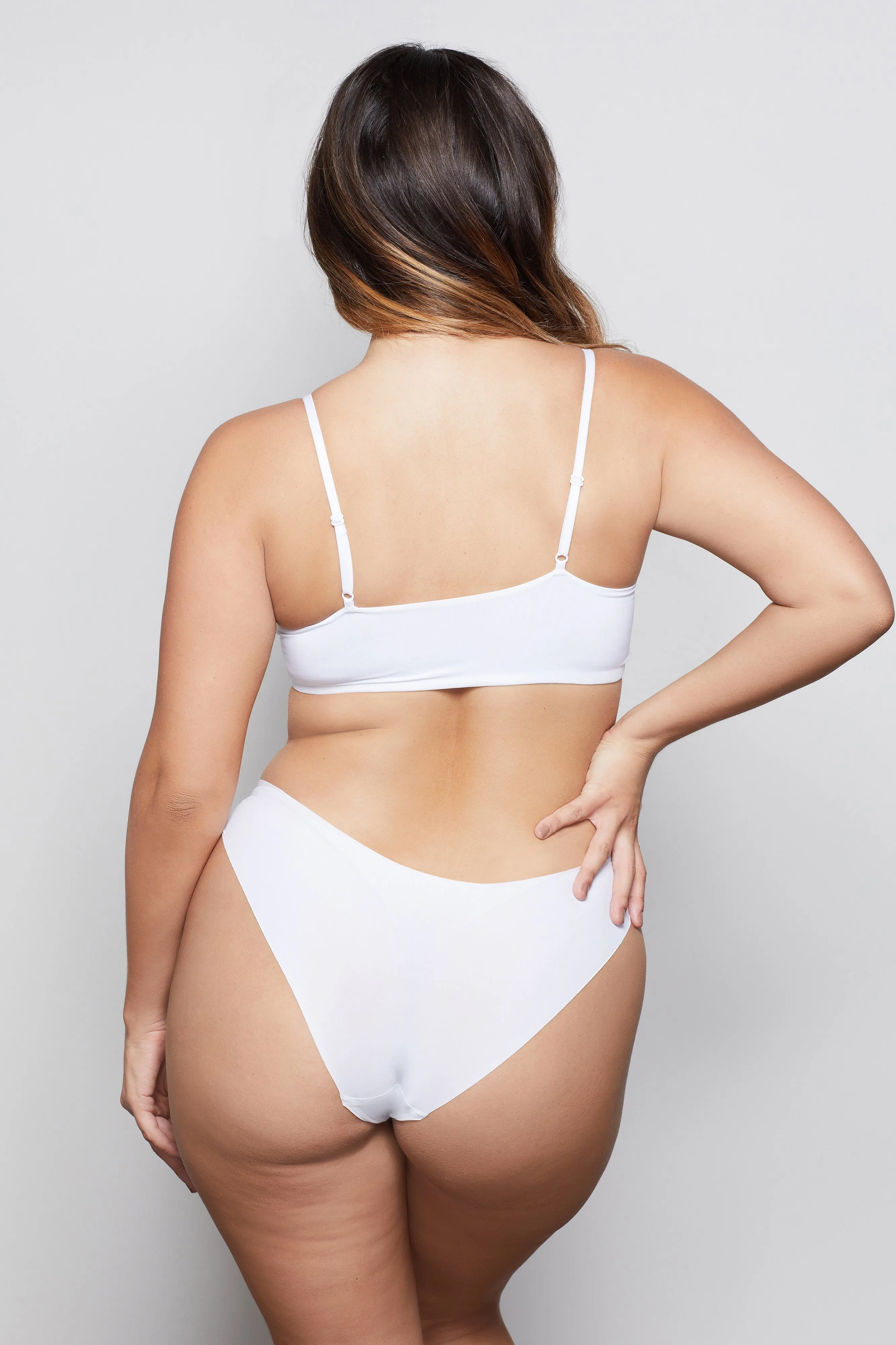 LOW IMPACT SEAMLESS BRALETTE | WHITE001