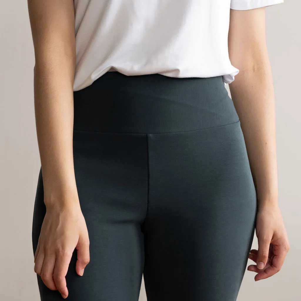 The BeyondSoft Flare Legging